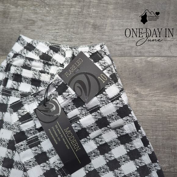Versona Checkered Flare Leg Jeans Size 10 - Picture 2 of 6